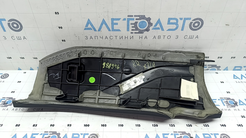 Бічна накладка задніх сидінь права BMW X3 G01 18-21 шкірозамінник, чорна, вм'ятини