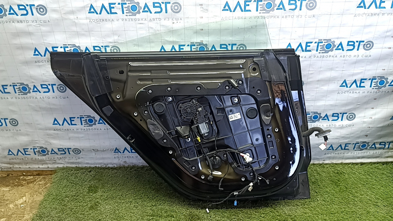 Дверь в сборе задняя левая Tesla Model 3 18-20 черный PBSB, сколы, царапины