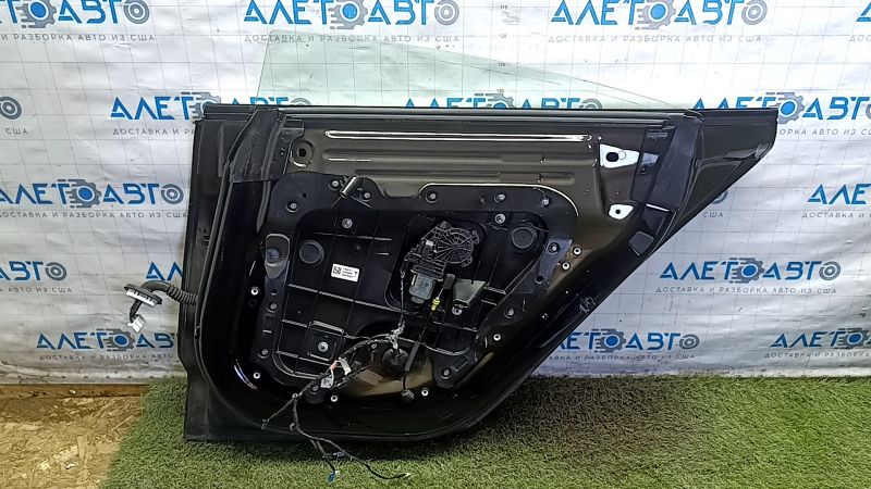 Дверь в сборе задняя правая Tesla Model 3 18-20 черный PBSB, сколы, царапины