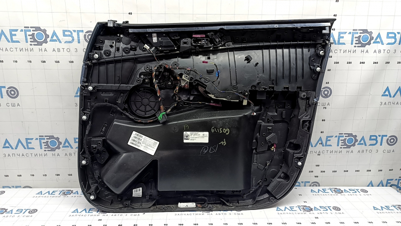 Обшивка дверей картка передня ліва BMW X5 G05 19-23 чорна шкіра, вставка під дерево Fineline Stripe, підлокітник шкіра чорна, з ручкою, накладками і кнопками, подряпини