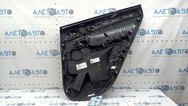 Обшивка дверей картка ззаду ліва BMW X5 G05 19-22 шкіра чорна без шторки, вставка під дерево Fineline Stripe, підлокітник шкіра чорна, з ручкою та накладками, під пищалку, подряпини