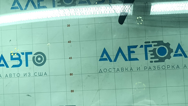 Лобове скло Tesla Model 3 18-23 з підігрівом, сколи