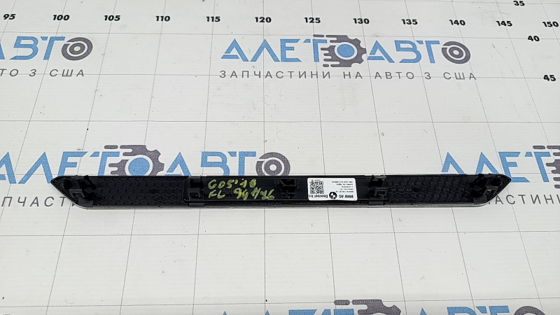 Вставка накладки порога передня ліва BMW X5 G05 19-23 хром BMW, з підсвічуванням, подряпини, окислена, тичка