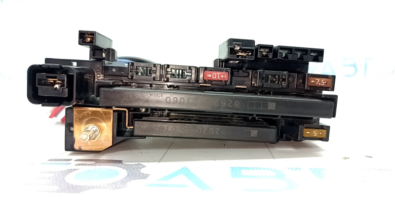 Блок предохранителей подкапотный левый Toyota Camry v55 15-17 2.5 usa большой