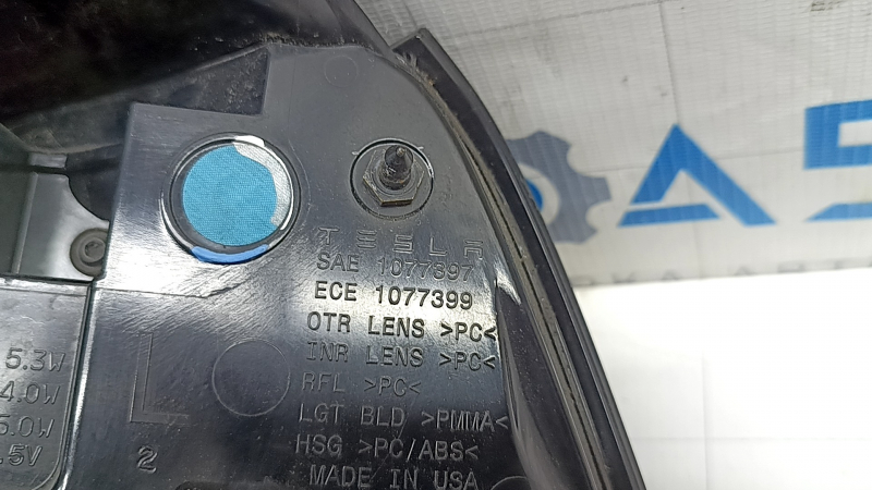 Ліхтар зовнішній крило лівий Tesla Model 3 18-23 USA 3 піна, подряпини