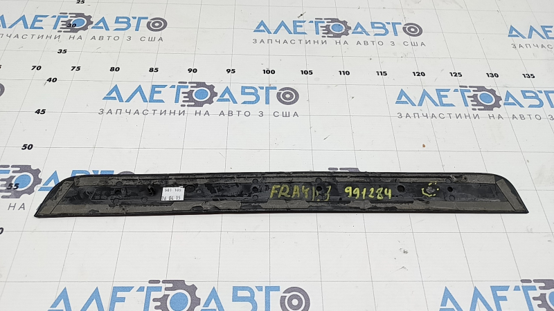 Накладка порогу передня права Audi A4 B8 08-16 седан хром, S line, зламана напрямна, подряпини, тички, зам'ята