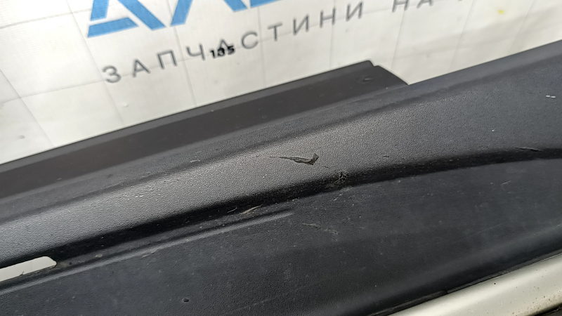 Поріг правий Mercedes X167 GLS 450 580 20-26 з підніжкою, накладкою хром, під підсвічування, подряпини, тріщини в кріпленнях, в смолі