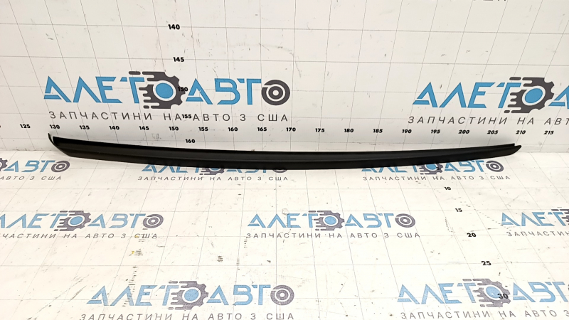 Молдинг лобового стекла левый VW Touareg 11-17