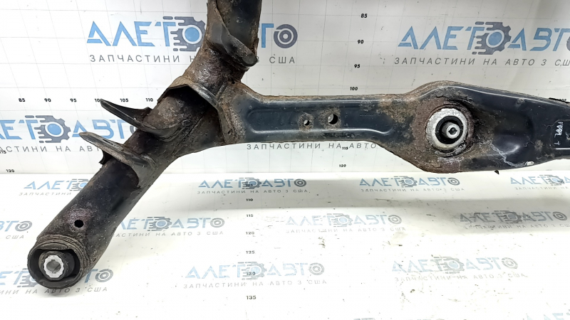 Подрамник задний Audi A4 B8 13-16 AWD ржавый, с рычагом, закис болт, микротрещины в 2 С/Б редуктора, заломаны 2 болта