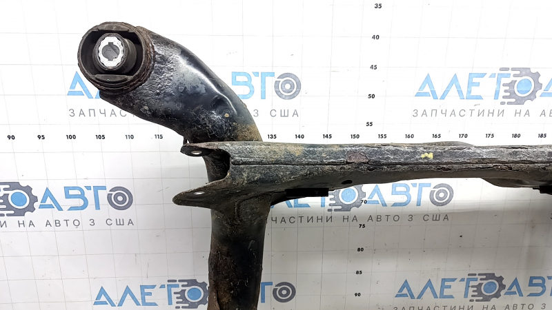 Подрамник задний Audi A4 B8 13-16 AWD ржавый, с рычагом, закис болт, микротрещины в 2 С/Б редуктора, заломаны 2 болта
