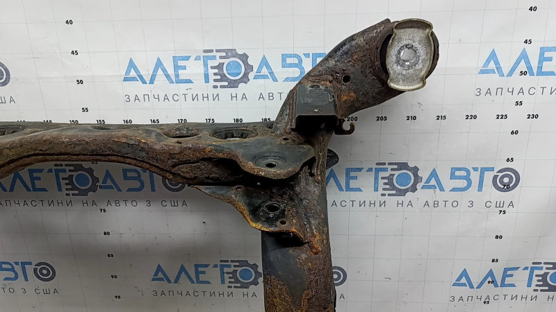 Подрамник задний Audi A4 B8 13-16 AWD ржавый, с рычагом, закис болт, микротрещины в 2 С/Б редуктора, заломаны 2 болта