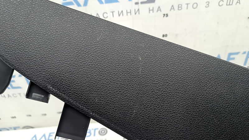 Накладка центральної консолі ліва VW Passat b8 16-19 USA чорна, подряпини