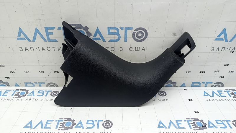 Накладка передней стойки нижняя правая Audi A3 8V 15-20 4d, 5d, черная, царапины