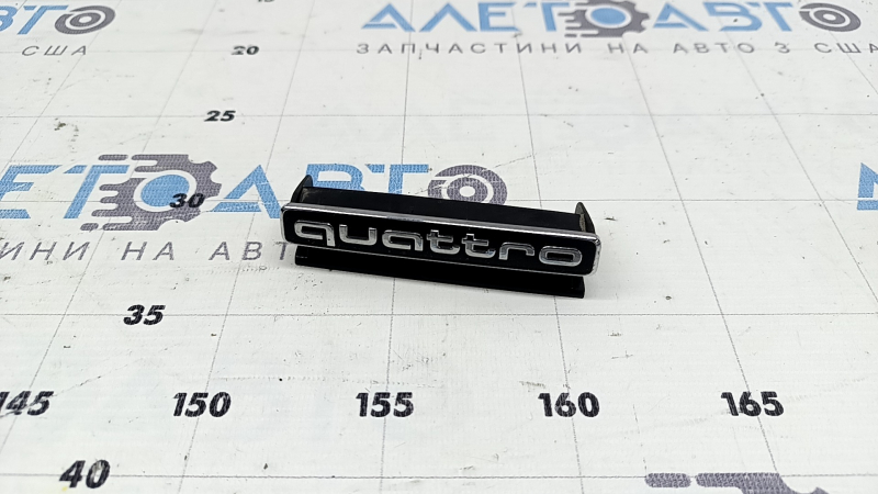 Эмблема надпись QUATTRO решетки радиатора grill Audi A3 8V 17-20
