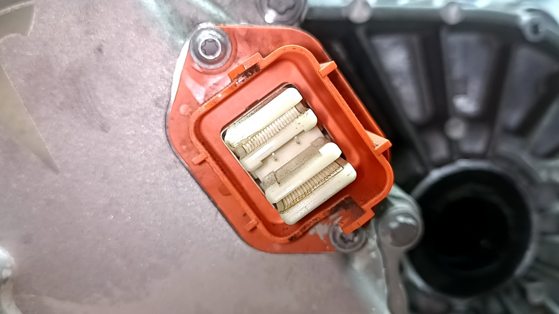 Электродвигатель задний Tesla Model 3 18-23 107к, порваны сайленты