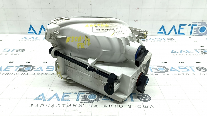 Поворотник правый Ford Escape MK3 17-19 рест, белый с птф, песок, сломано крепление, скол корпуса