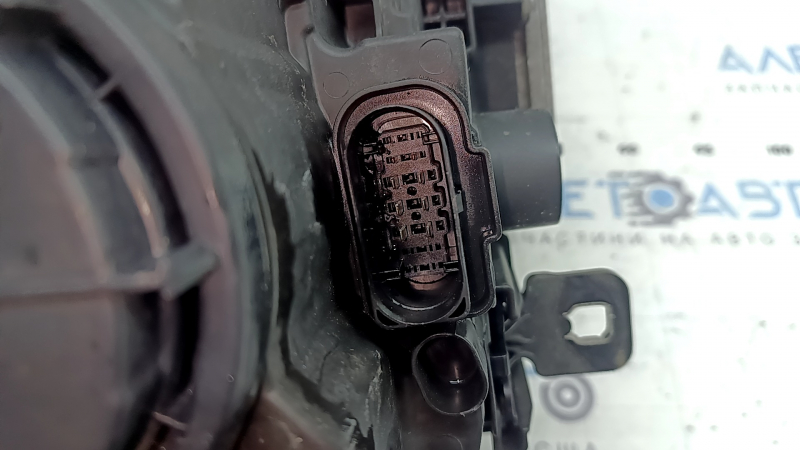 Фара передня ліва в зборі Audi A3 8V 17-20 xenon hid з нижнім кріпленням, під полірування, подряпини, жовтий DRL