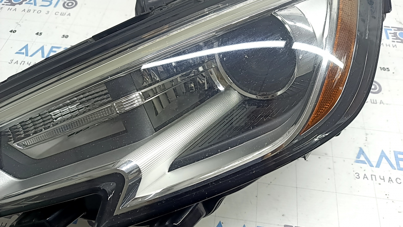 Фара передня ліва в зборі Audi A3 8V 17-20 xenon hid з нижнім кріпленням, під полірування, подряпини, жовтий DRL