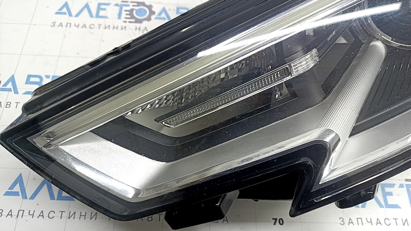 Фара передня ліва в зборі Audi A3 8V 17-20 xenon hid з нижнім кріпленням, під полірування, подряпини, жовтий DRL