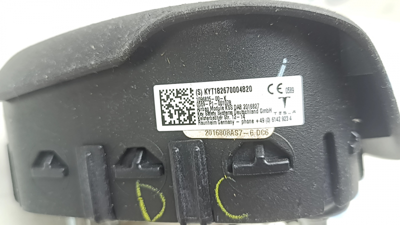 Подушка безопасности airbag в руль водительская Tesla Model 3 18-23 черная, царапины