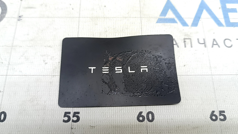 Ключ Tesla Model 3 18-23 KEYCARD выгнут, следы от клея