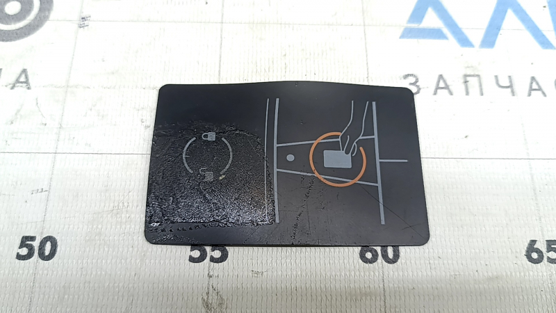 Ключ Tesla Model 3 18-23 KEYCARD выгнут, следы от клея