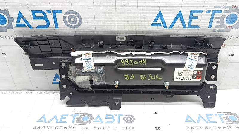 Подушка безопасности airbag коленная пассажирская правая Tesla Model 3 18-23 черная, царапина, потертости