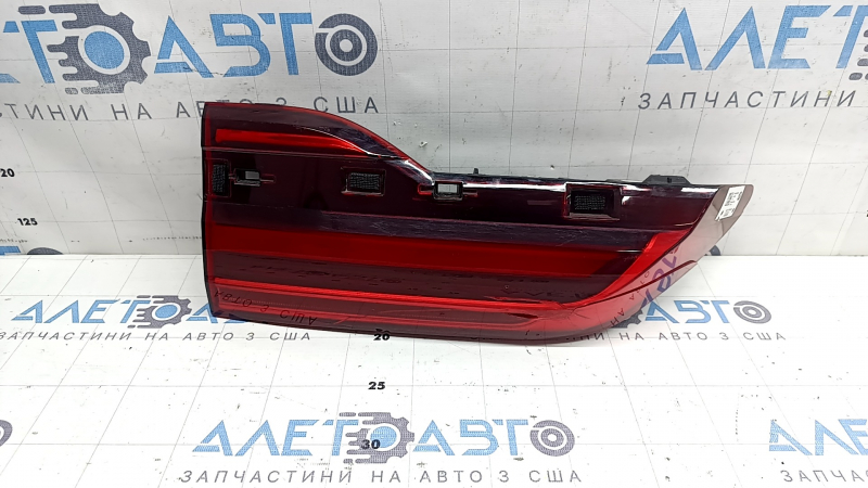 Фонарь внутренний дверь багажника левый BMW X7 G07 19-22 LED, треснут, отсутствует фрагмент стекла