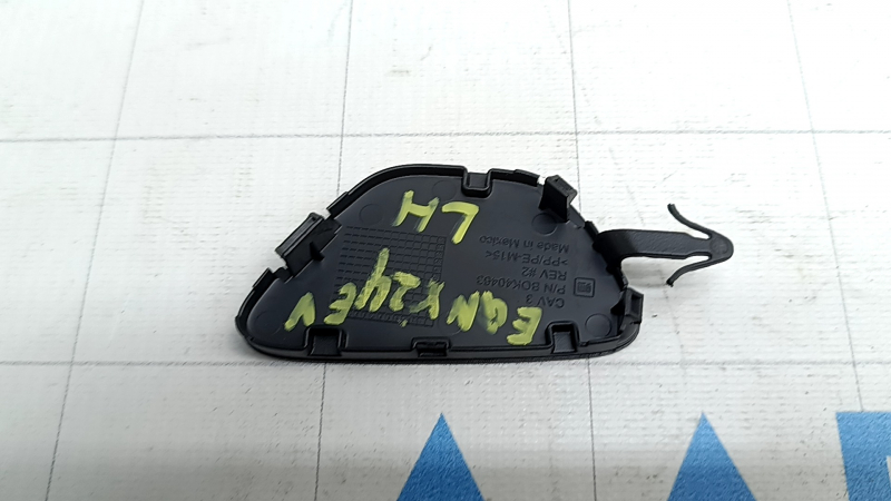Заглушка накладки центральной консоли боковой левой передней нижней Chevrolet Equinox EV 24-26 черная