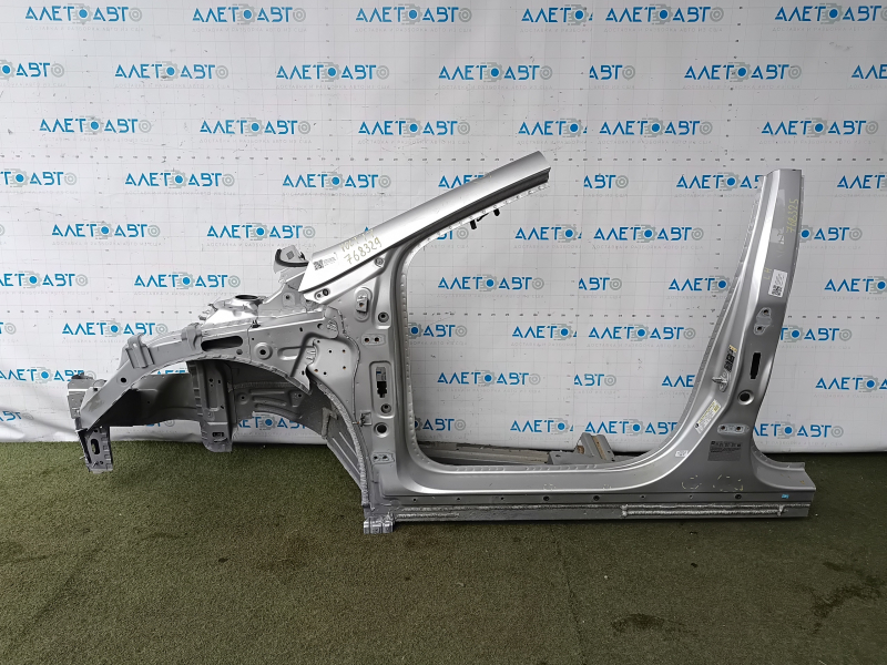 Кузов-жесть Chevrolet Volt 2016-2019, вид сбоку с характерными элементами.
