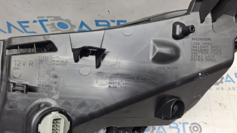 Фара передняя правая в сборе Honda CRV 23-26 LED с черным глянцевым молдингом, одно крепление после ремонта, царапина