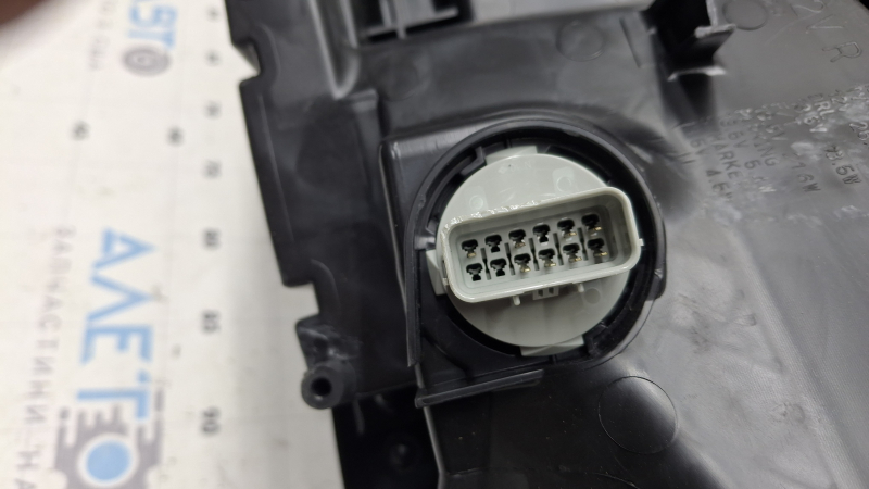 Фара передняя правая в сборе Honda CRV 23-26 LED с черным глянцевым молдингом, одно крепление после ремонта, царапина