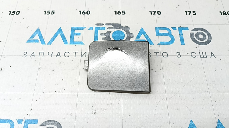 Заглушка буксировочного крюка заднего бампера Jeep Cherokee KL 19-23 серая, примята