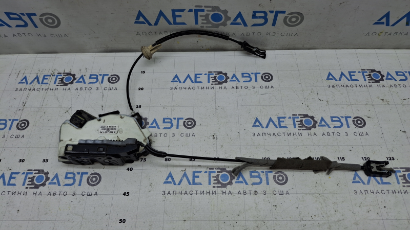 Замок двери передней правой VW Jetta 11-18 USA, сломан фиксатор оплетки тросика