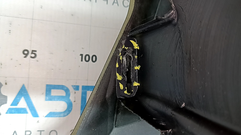 Торпедо передняя панель с AIRBAG Jeep Cherokee KL 19-19 черная, надломаны крепления воздуховодов