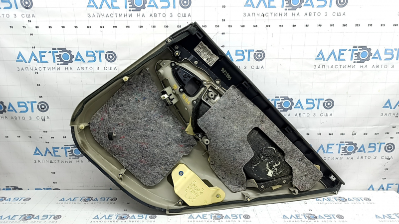 Обшивка двери карточка задняя левая Toyota Camry v40 07-11 бежевая с коричневым, вставка пластик, подлокотник кожа бежевая, с кнопкой управления стеклоподъемником, под химчистку, побелел пластик, потерта