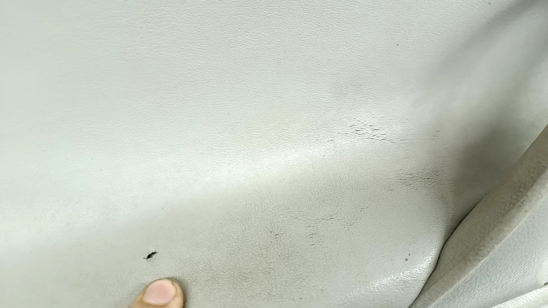 Обшивка двери карточка передняя левая Toyota Camry v40 07-11 бежевая с коричневым, вставка пластик, без управления, подлокотник кожа бежевая, под химчистку, потрескана кожа