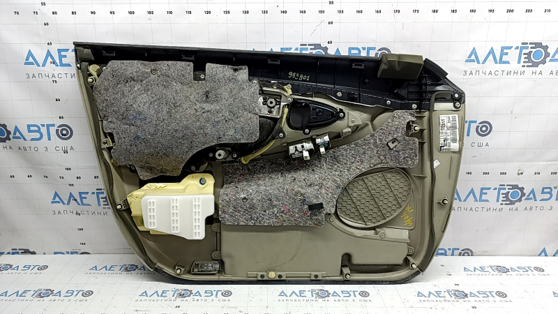 Обшивка двери карточка передняя правая Toyota Camry v40 07-11 бежевая с коричневым, вставка пластик, подлокотник кожа бежевая, под химчистку, побелел пластик, царапины, разбух уплотнитель