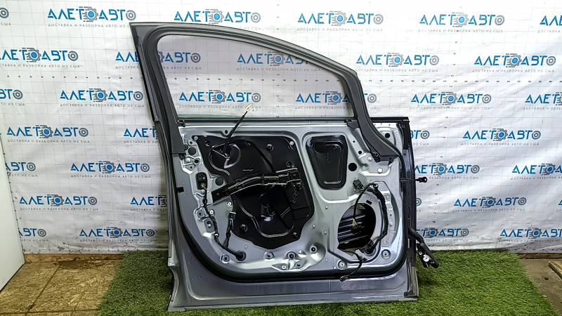Дверь в сборе передняя левая Chevrolet Equinox EV 24-26 графит GXD, царапина