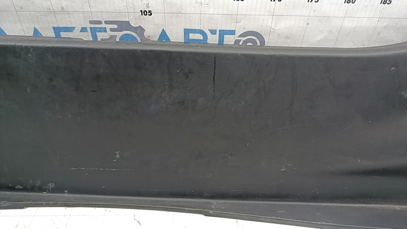Накладка отвору багажника Toyota Camry v40 07-11 чорна, затерта, погнута, побілів пластик