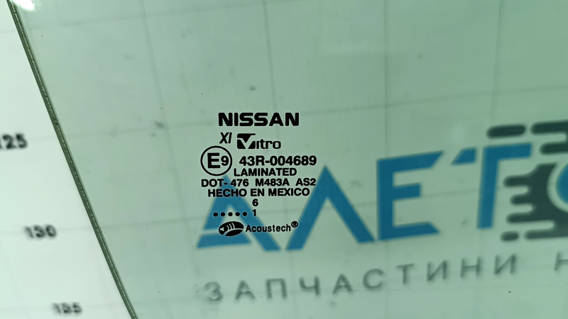 Скло дверей передньої правої Nissan Rogue 21-26 триплекс