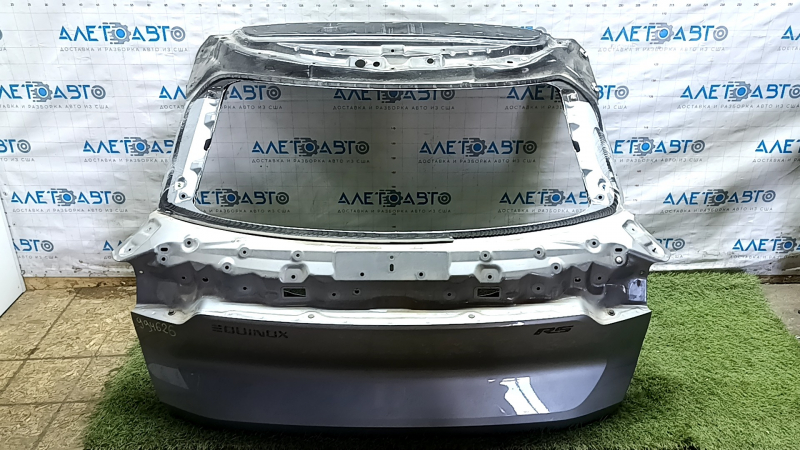 Дверь багажника голая Chevrolet Equinox EV 24-26 графит GXD, примята