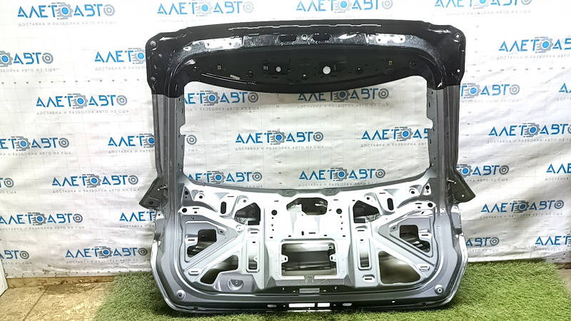 Дверь багажника голая Chevrolet Equinox EV 24-26 графит GXD, примята