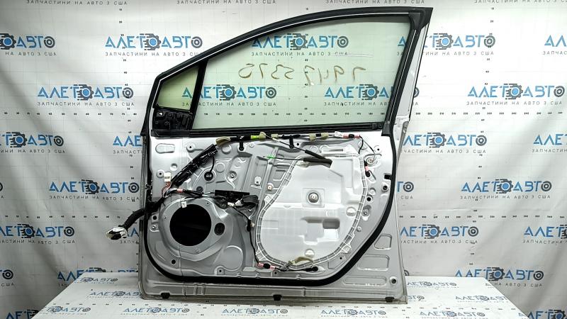 Дверь в сборе передняя правая Toyota Prius 50 Prime 17-18 серебро 1F7, потерта, коррозия, тычка