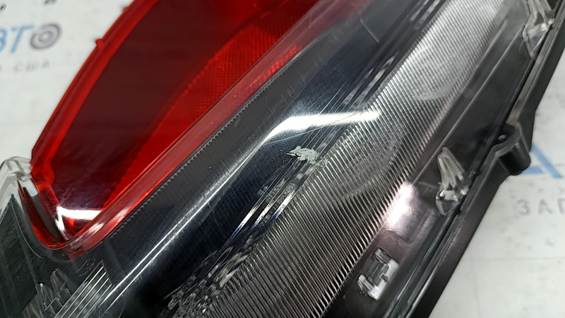 Фонарь заднего бампера правый Toyota Prius 50 Prime 17-22 затерт