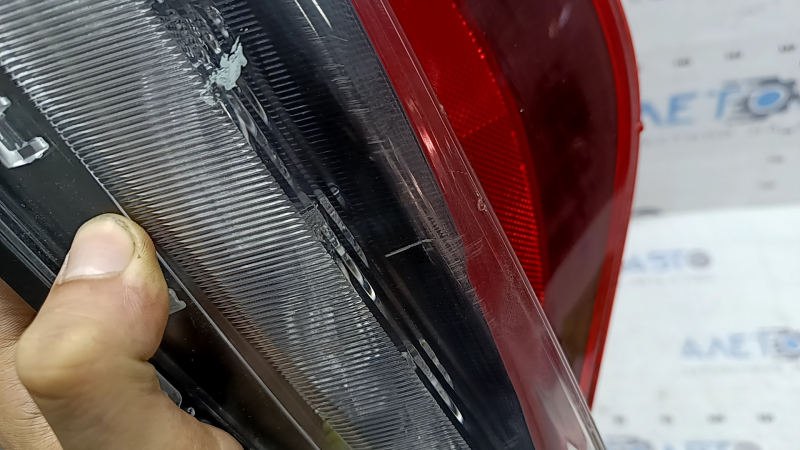 Фонарь заднего бампера правый Toyota Prius 50 Prime 17-22 затерт