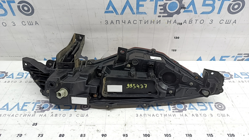 Фонарь заднего бампера левый Toyota Prius 50 Prime 17-22 потерт