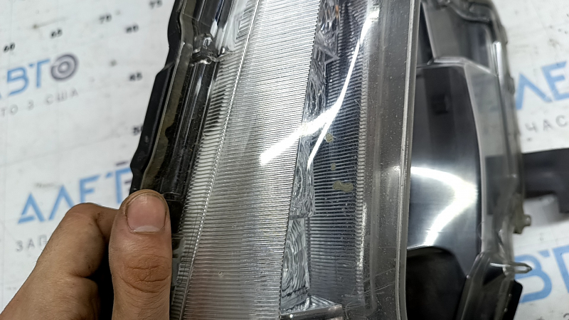 Поворотник правий Toyota Prius 50 Prime 17-22 без ПТФ, під полірування, сколи, зламане кріплення