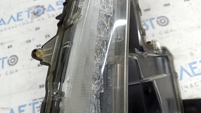 Поворотник правий Toyota Prius 50 Prime 17-22 без ПТФ, під полірування, сколи, зламане кріплення