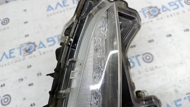 Поворотник правий Toyota Prius 50 Prime 17-22 без ПТФ, під полірування, сколи, зламане кріплення